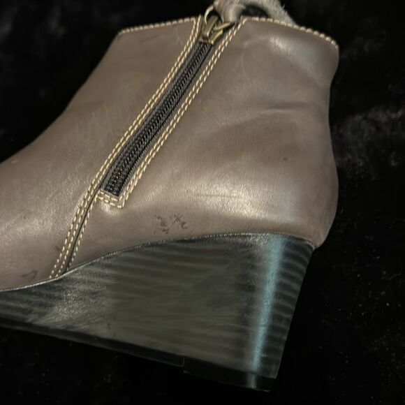 Clark’s Bendables Leather Wedge Ankle Boots - Picture 11 of 12